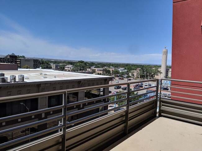 Building Photo - Downtown Living with great views