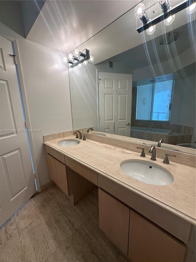 Building Photo - 18671 Collins Ave