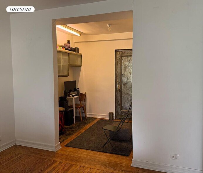 Building Photo - 410 W 24th St