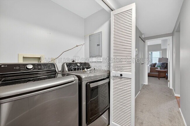 Building Photo - 5559 Pershing Ave