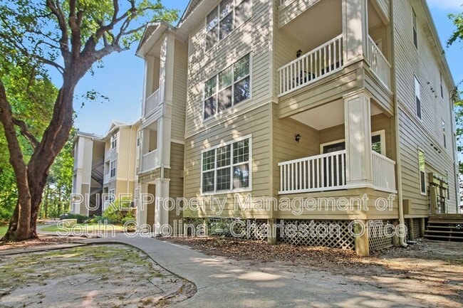 Building Photo - 700 Daniel Ellis Dr