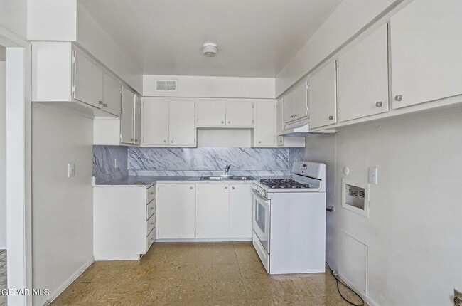 Building Photo - 3828 Taylor Ave