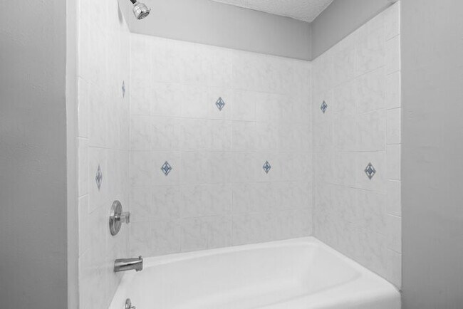 Building Photo - UPGRADED Home For Rent in Orangewood Highl...
