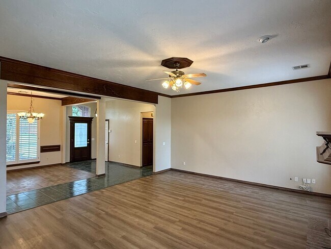 Building Photo - Large 3 Bed 2.5 Bath In Edmond