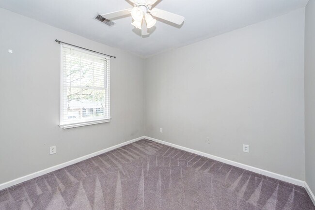 Building Photo - 4 Bedroom, 2.5 Bathroom Home in Tall Pines...
