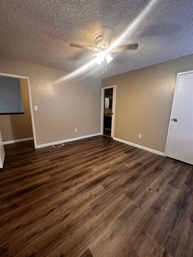 Building Photo - 5001 Belle Ter