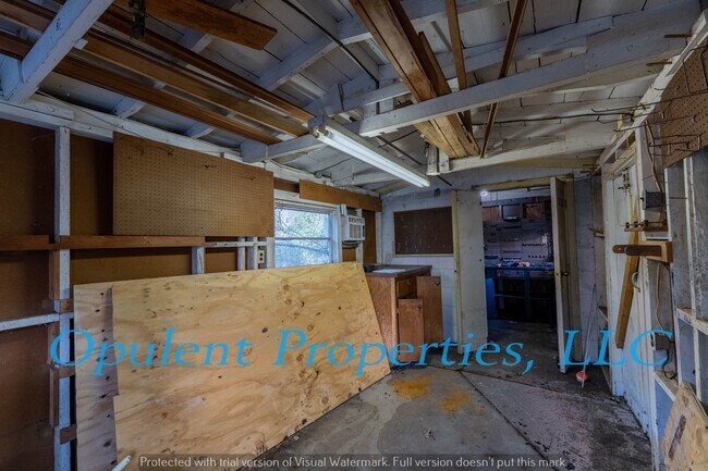 Building Photo - 834 Savage Rd