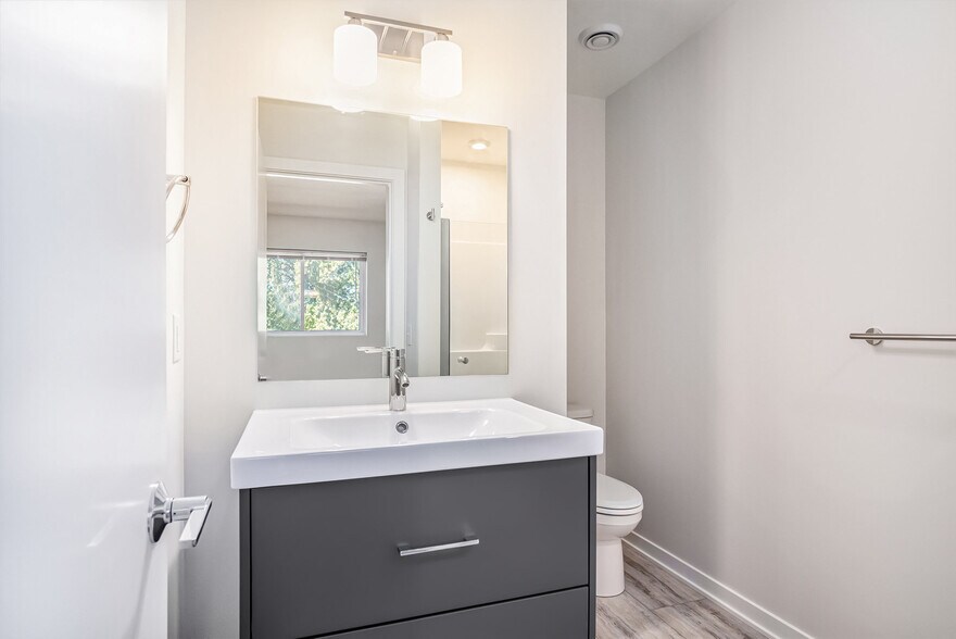 Building Photo - 11 Deloney Ave NW