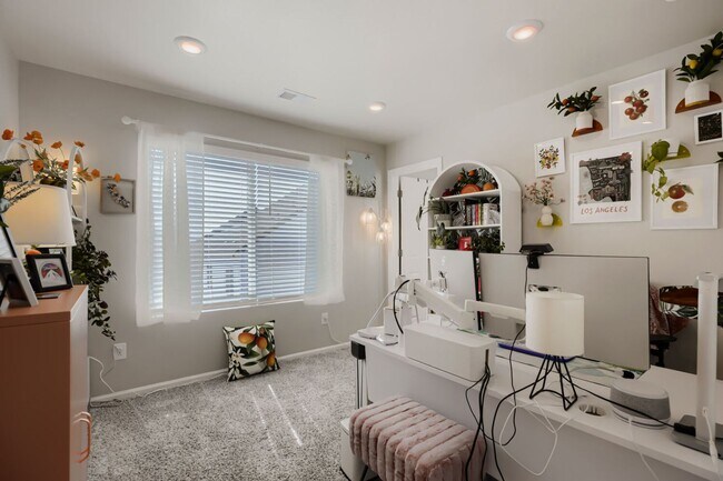 Building Photo - Spacious 3-Bedroom Home with Modern Finishes in North Broomfield