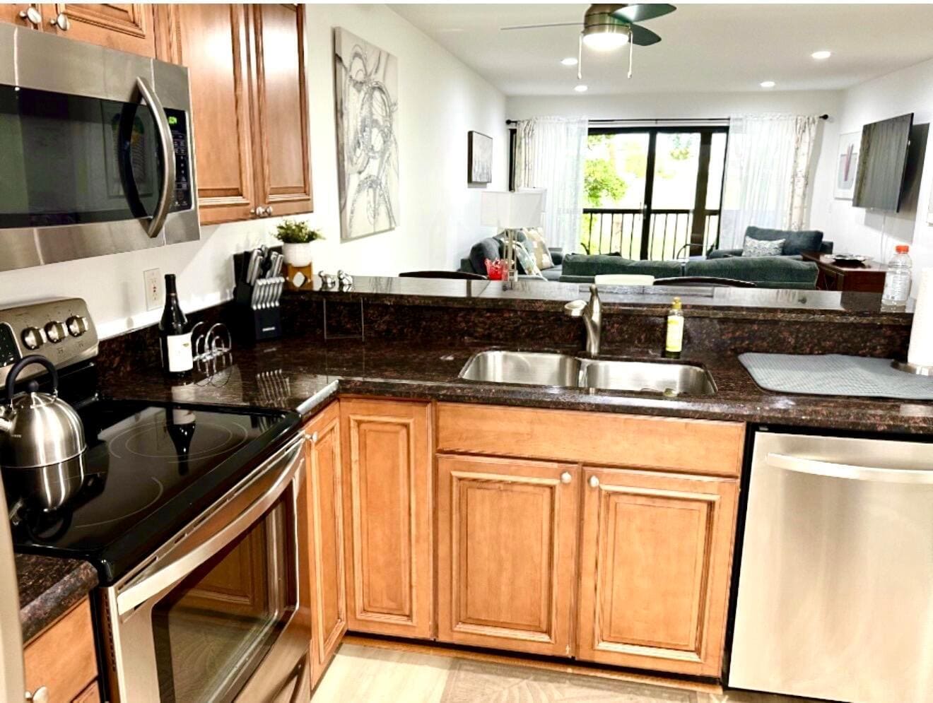 Building Photo - 464 Brackenwood Ln S