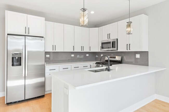 Building Photo - 6639 S Langley Ave