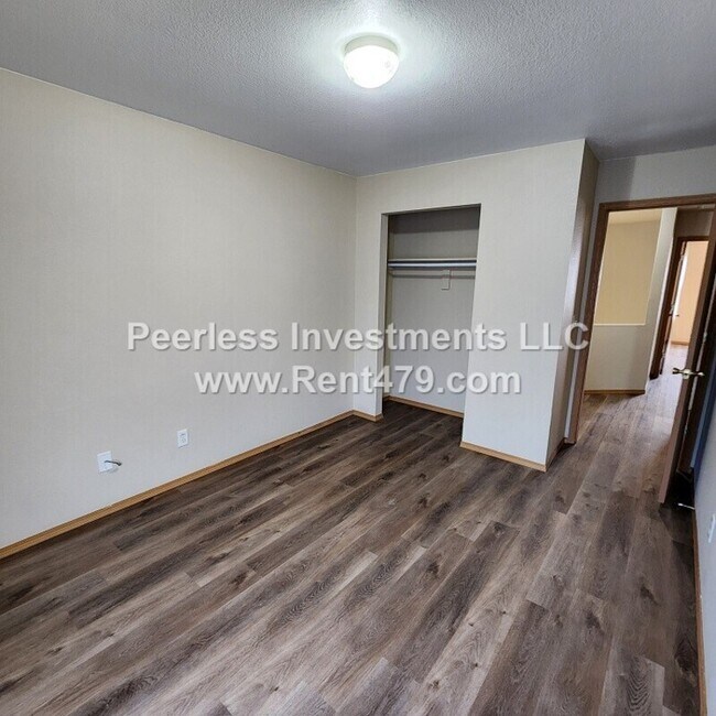 Building Photo - 844 Lariat St