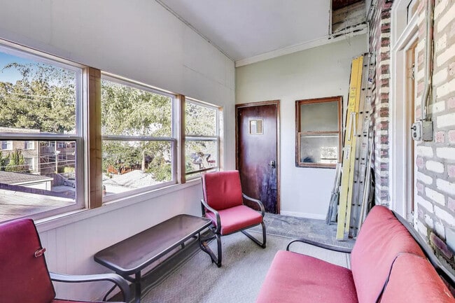 Building Photo - 1506 W Thome Ave