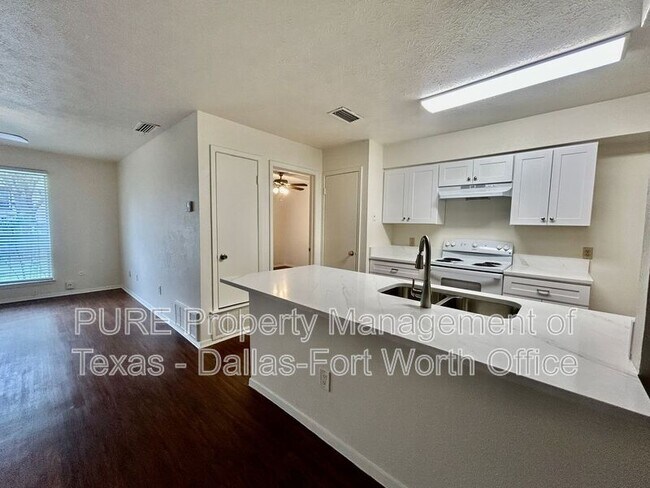 Building Photo - 1410 Birmingham Dr