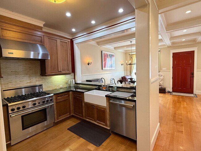 Building Photo - 1330 Sanchez St