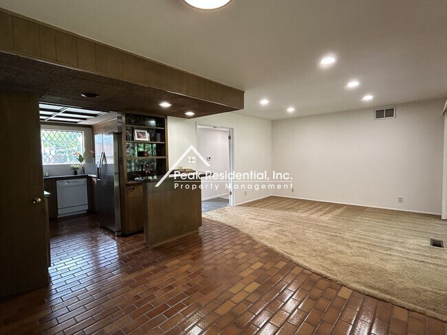 Building Photo - Charming 3 bedroom 2 bathroom House!