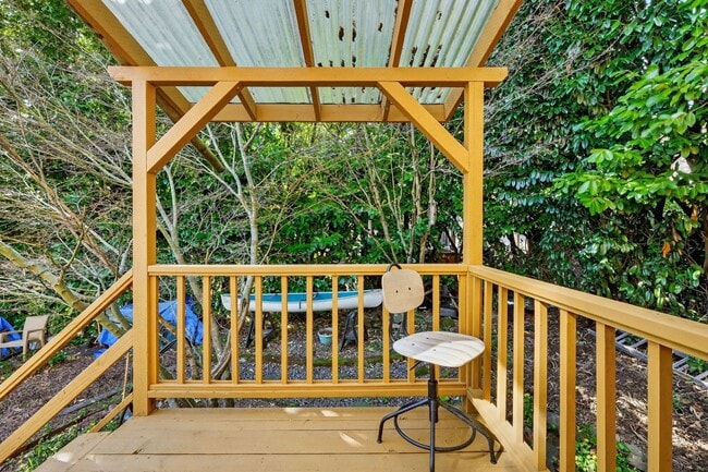 Building Photo - 713 SE 27th Ave