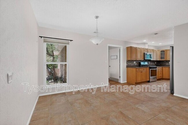 Building Photo - 8301 Cherry Hills Dr NE