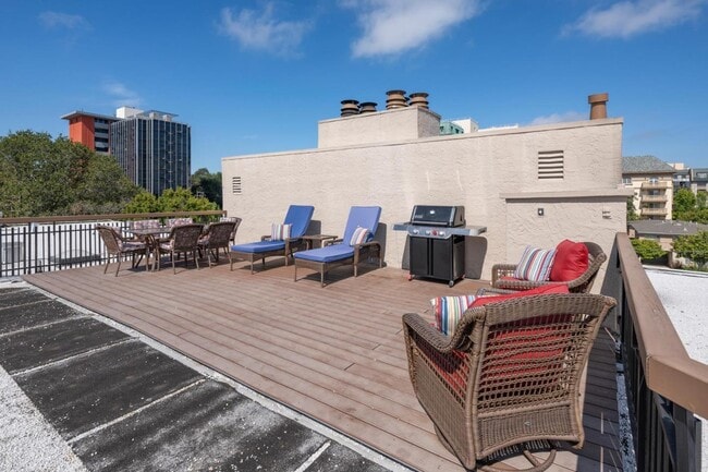 Building Photo - 217 8th Ave