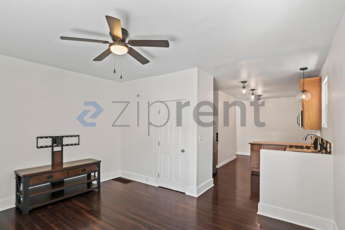 Building Photo - Unit 1104