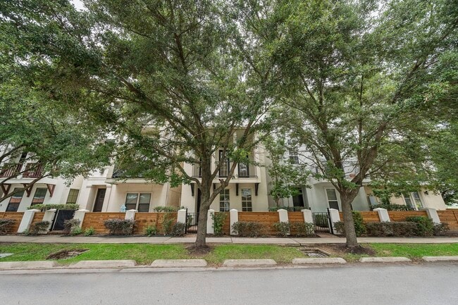 Building Photo - 6606 Toledo St