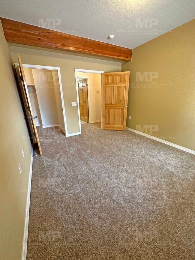 Building Photo - 5220 Boardwalk Dr