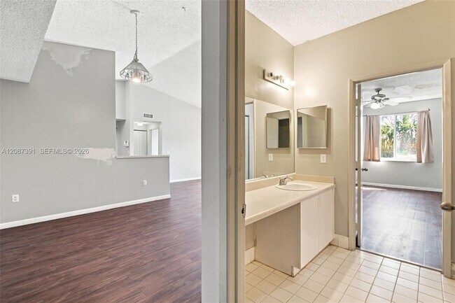 Building Photo - 6976 SW 39th St