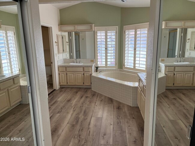 Building Photo - 6283 W Lone Cactus Dr