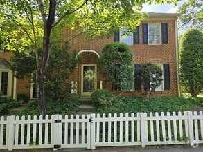 Building Photo - 517 Tanners Park Ct