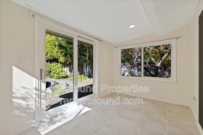 Building Photo - 9045 SW Pinto Ct