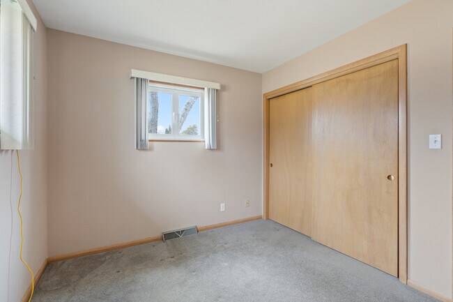 Building Photo - 537-541 N Edgelawn Dr