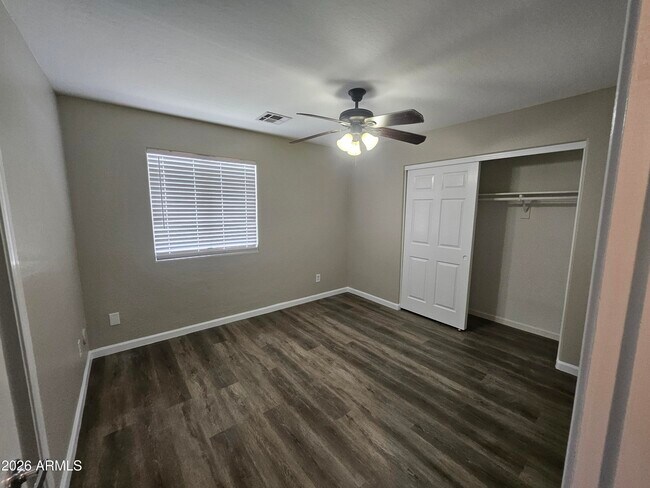 Building Photo - 25850 W Pleasant Ln