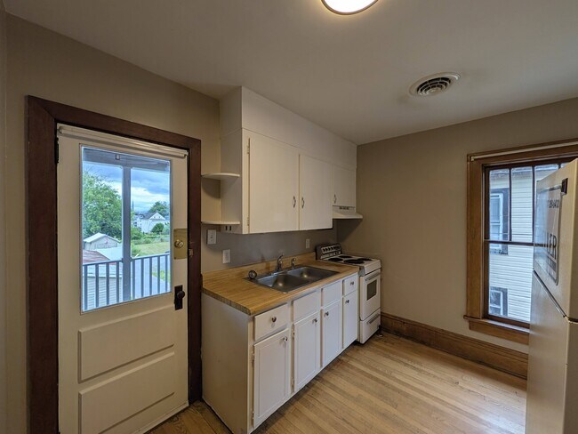 Building Photo - 68 Garber St