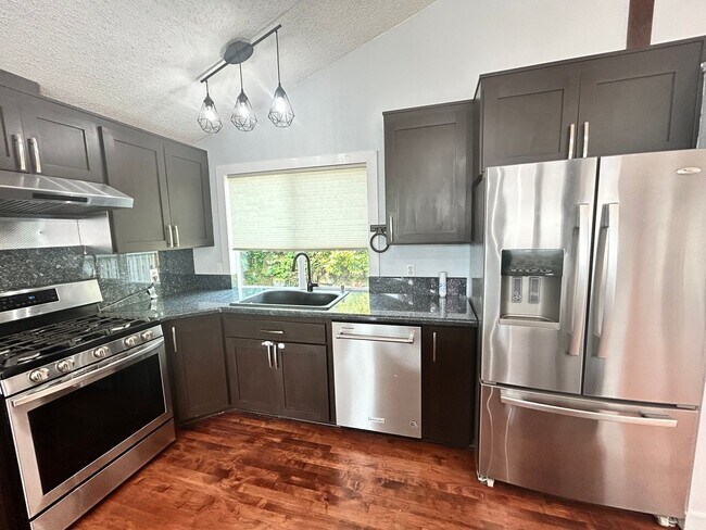 Building Photo - Spacious West Hill Gem – 4 Bed, 3 Bath wit...
