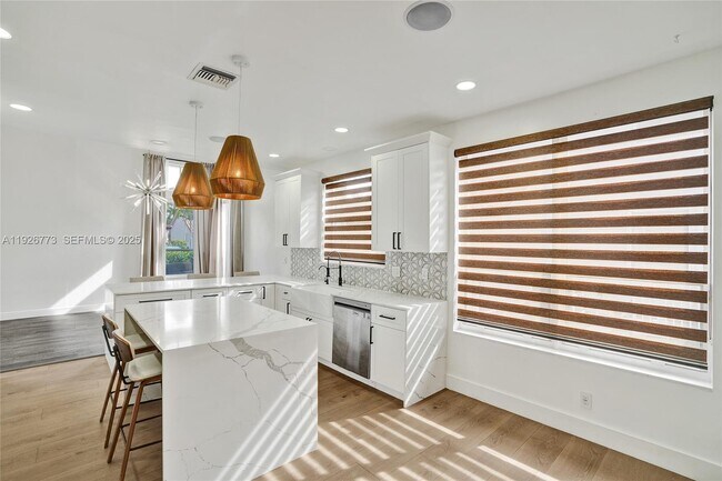 Building Photo - 740 Cypress Pointe Dr E