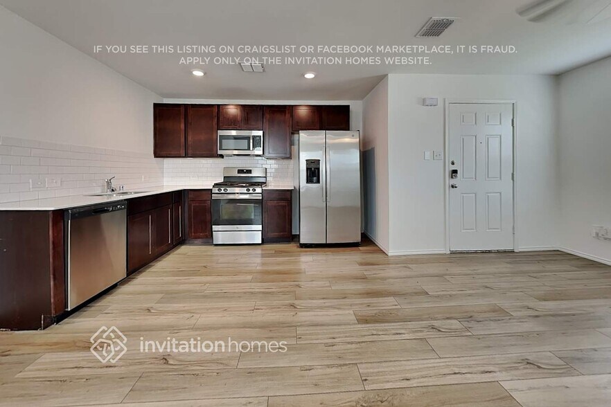 Building Photo - 3220 Crestone Dr