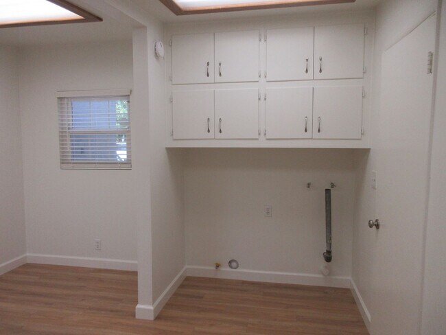 Building Photo - 10818 Paso Robles Ave