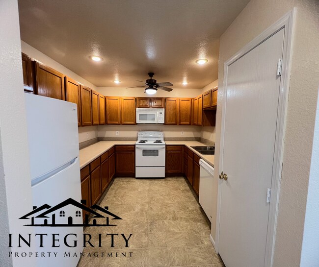 Building Photo - 22590B Hollow Oak Ln