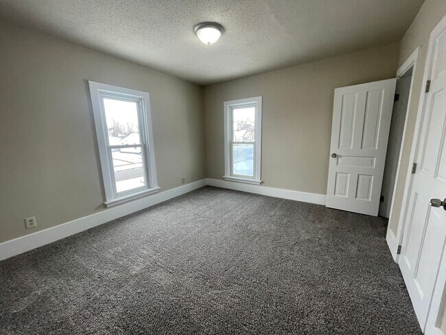 Building Photo - Beautiful 4 Bedroom 1 Bath House for Rent