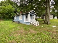 Building Photo - 818 Gibbons St