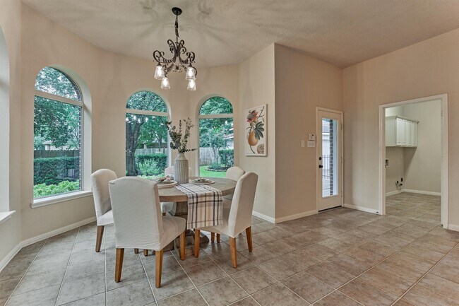 Building Photo - 6615 Haughton Dr