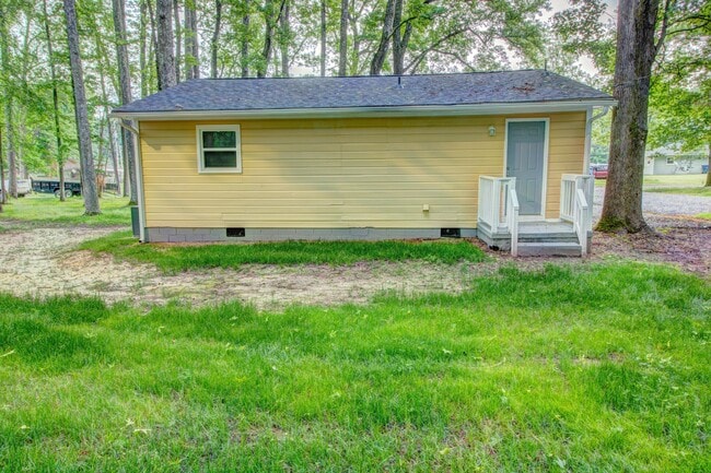 Building Photo - 210 Scarlett Ln