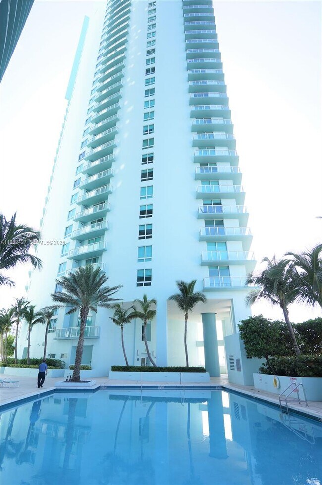 Building Photo - 1900 N Bayshore Dr