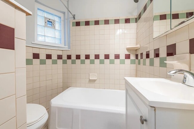 Building Photo - 951 N 6th St