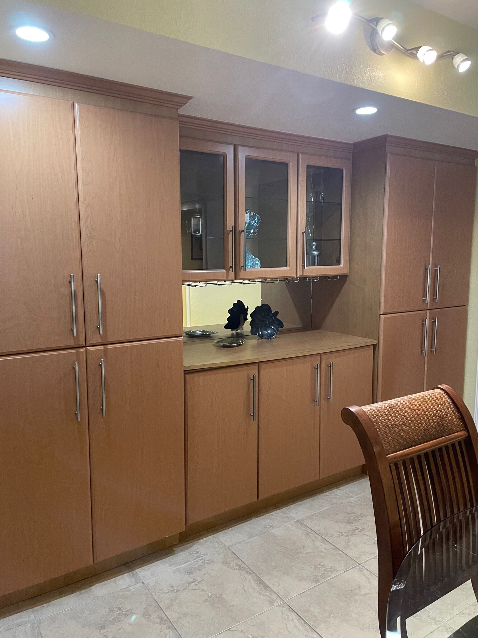 Dinning Area Wall Unit - 5005 Collins Ave