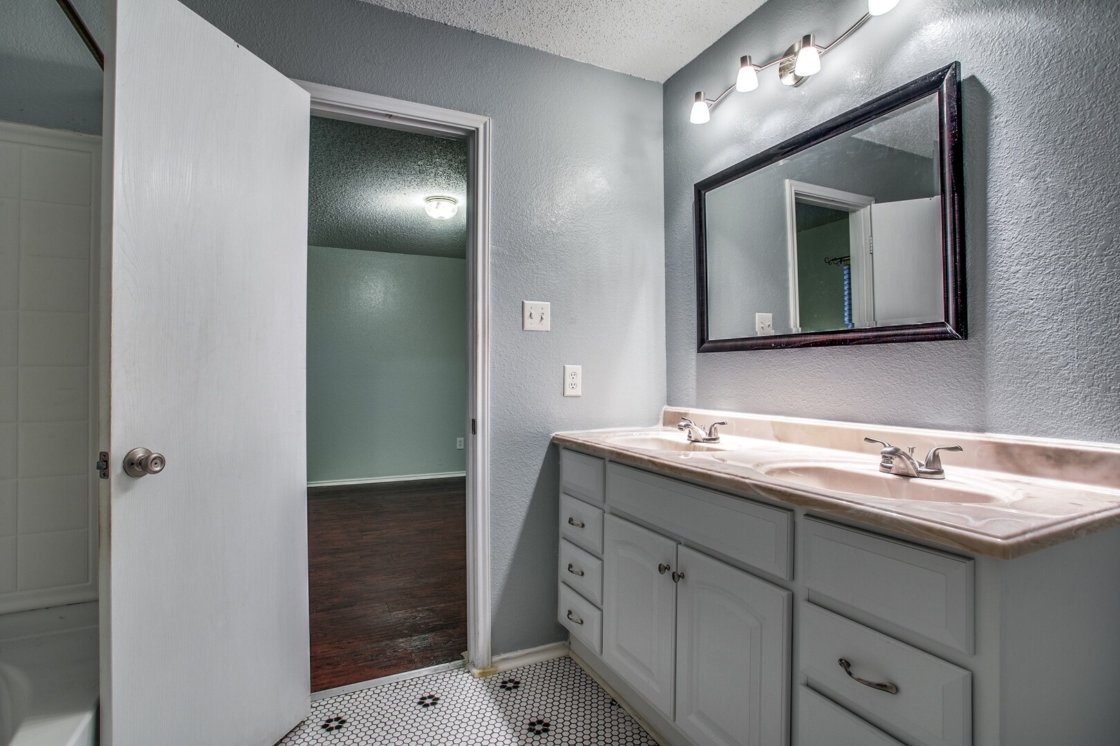 Building Photo - 3820 Bandera Ranch Rd