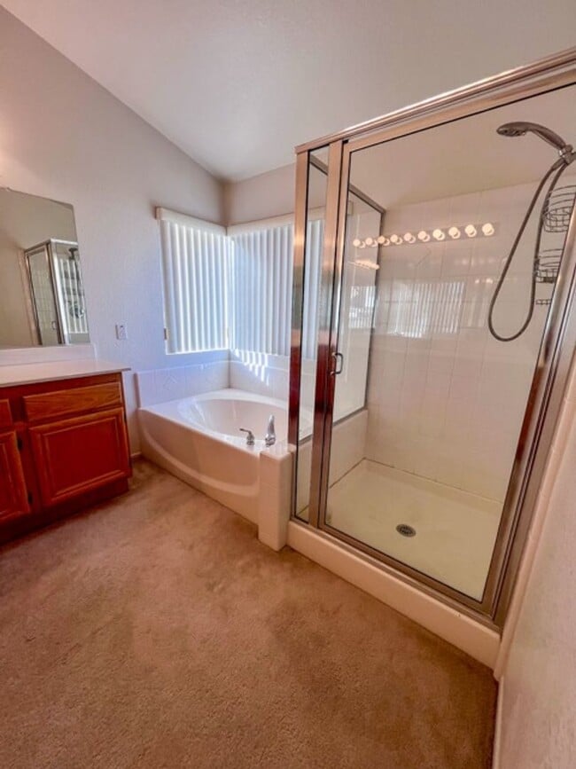 Building Photo - Large 4 bedroom Murrieta home with a loft ...