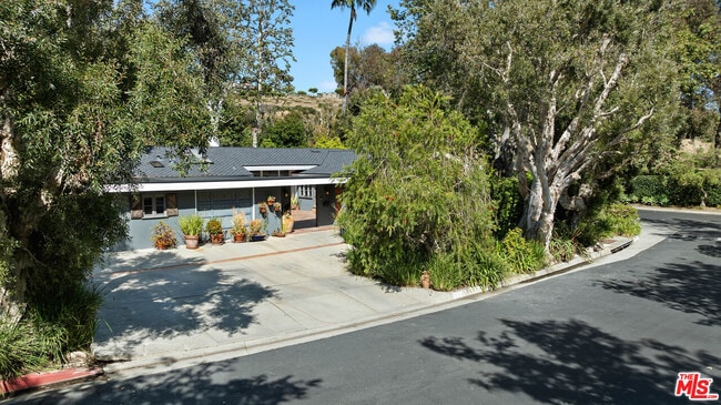 Building Photo - 6328 Frondosa Dr