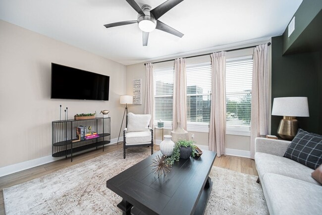 Building Photo - Fully Furnished 1 Bedroom in the heart of ...