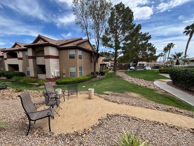 Building Photo - Cozy 1Bed/1Bath 2nd floor Condo in Henderson!